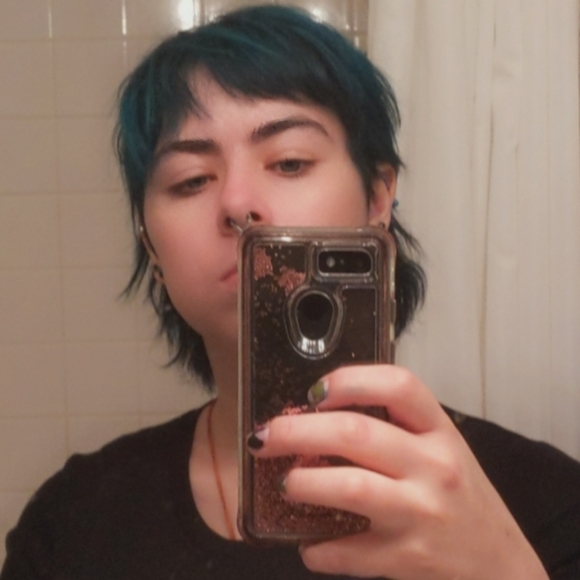 Meet your Posher, Lisa - Picture 1 of 1